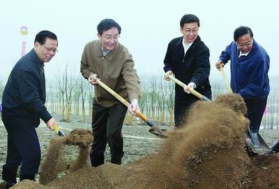 陈良宇、韩正等领导参加植树